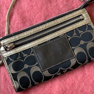 COACH poppy Wristlet